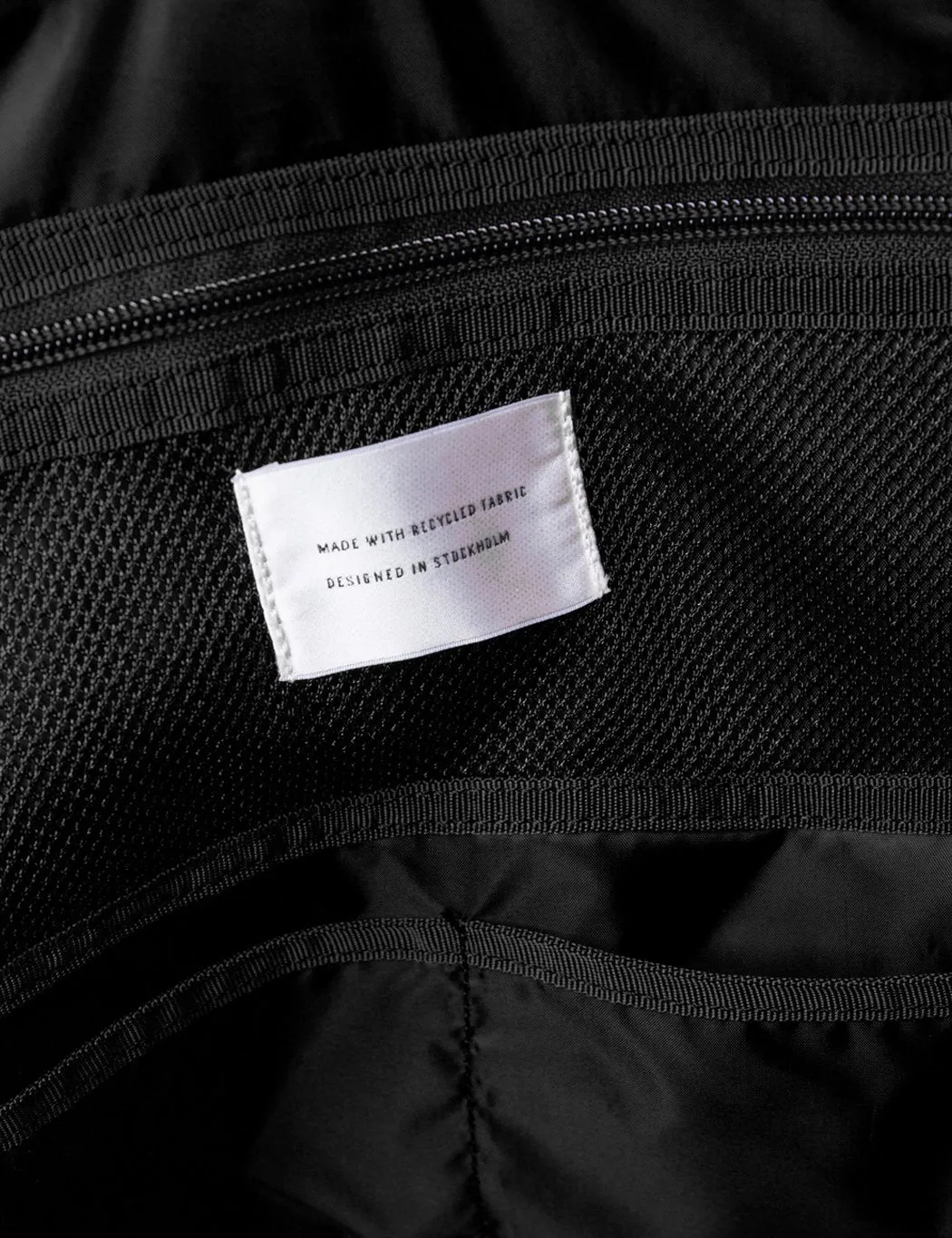 - Bag Smart-powered Messenger Seasonal sale Sandqvist Black Tyre