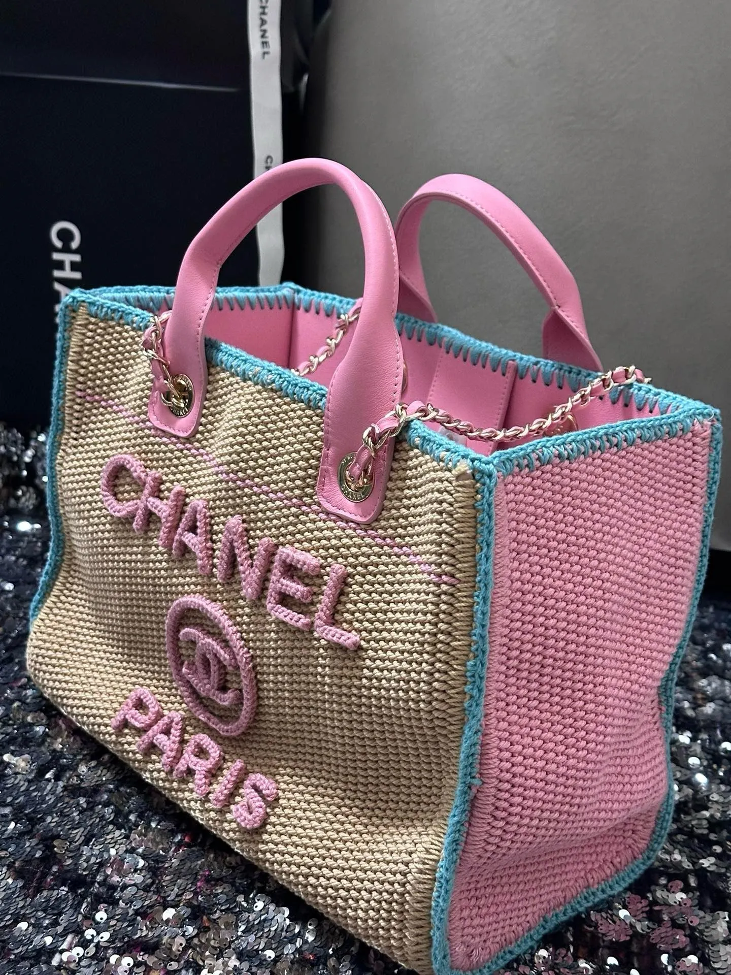 CC1087 Small Shopping Bag / HIGHEST QUALITY VERSION / 9.4 x 15.4 x 6.7in