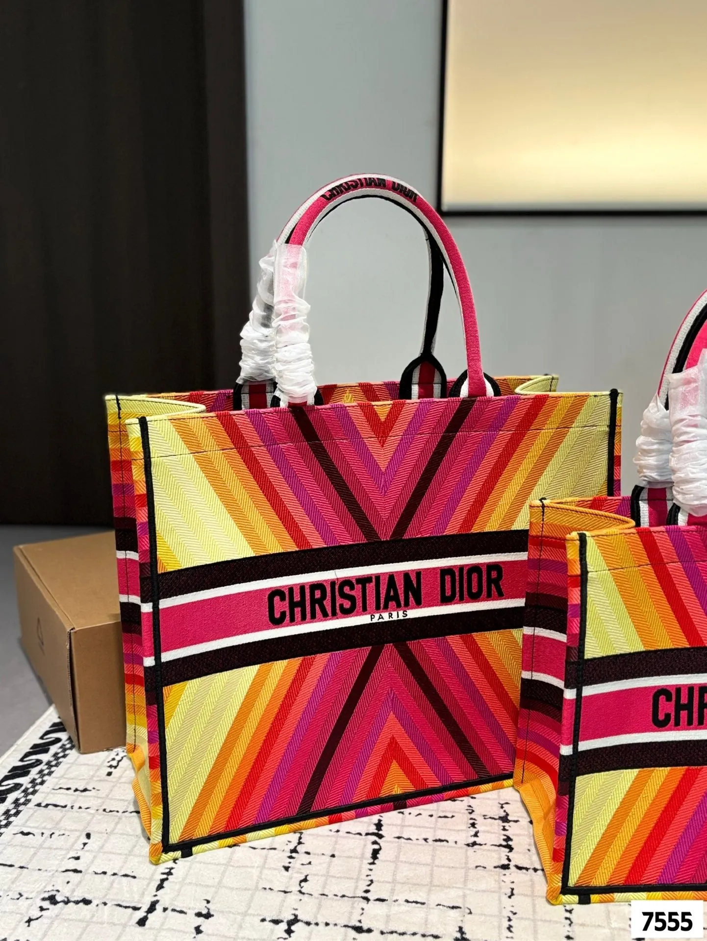 DR518 Book Tote Small/Medium/Large