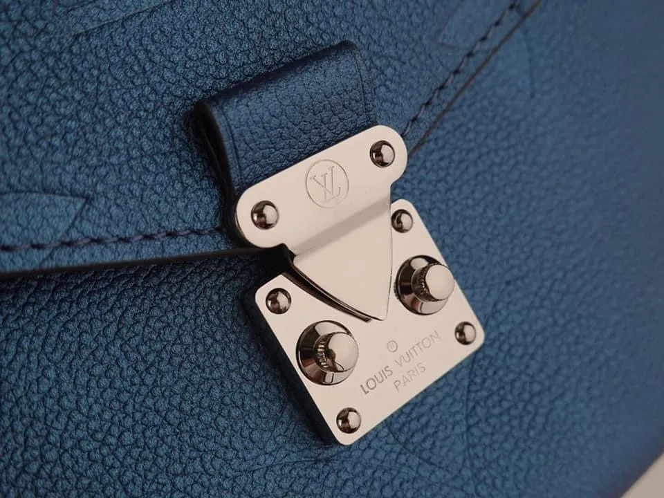 Louis Vuitton Pochette Metis Bag