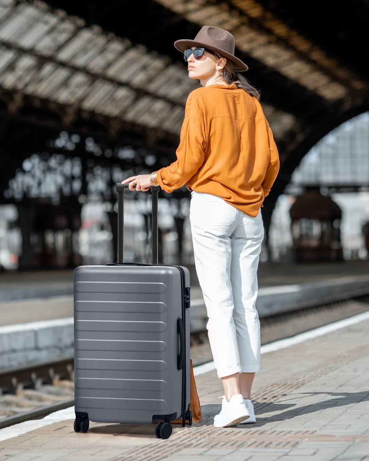 Medium Checked Luggage 24 Inch, Checking In Luggage with Smooth Spinner Wheels, Expandable, Hard Shell PC Suitcase, Lightweight Travel Luggage, TSA Approved (Grey, Rhine Max)