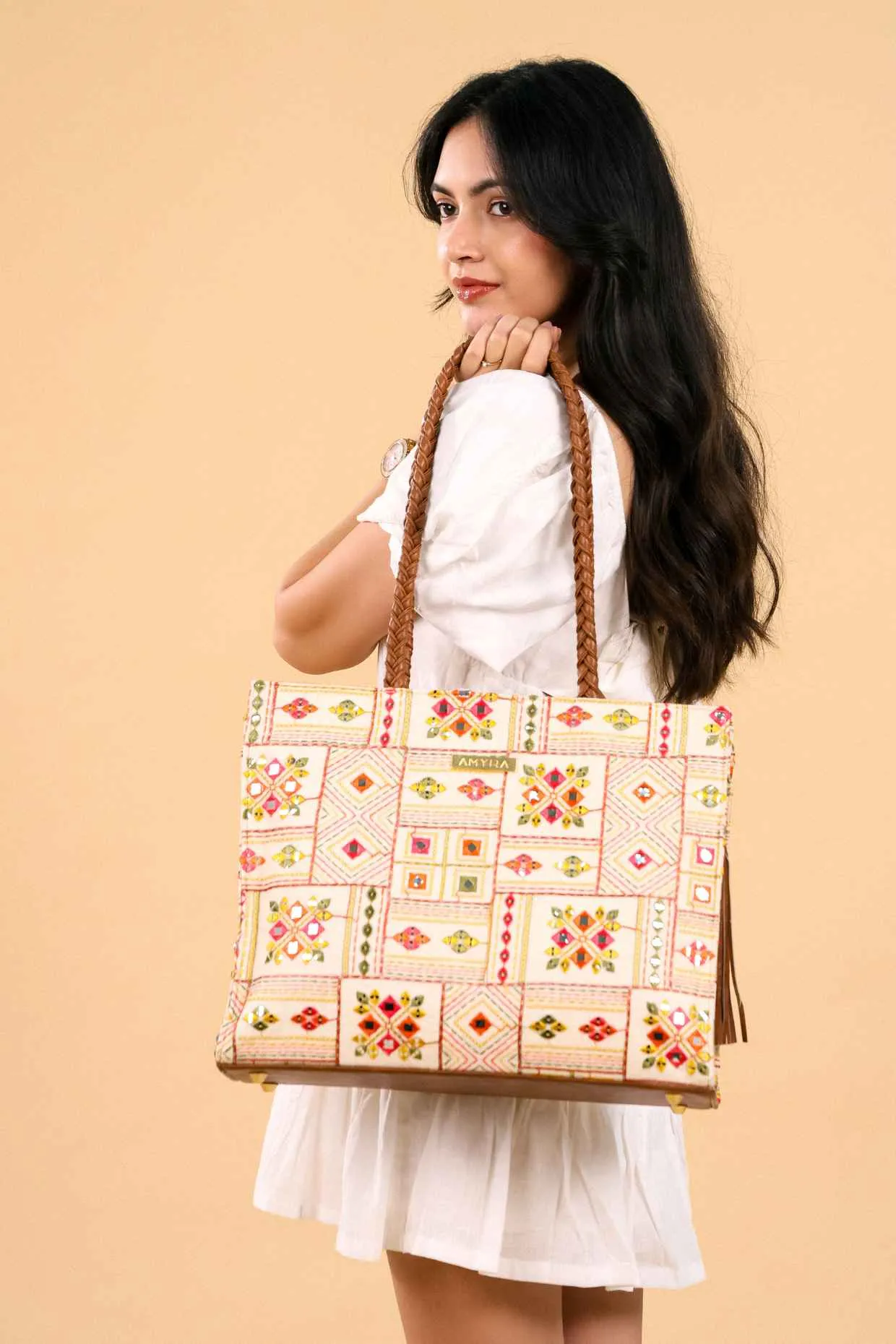ZIANA EMBROIDERED MULTICOLOR BOX TOTE BAG